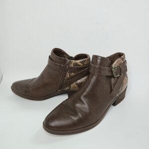 Women’s Baretraps Maci Brown Faux Leather croc Print Ankle Boot Size 8.5